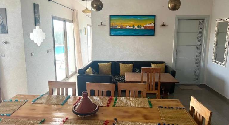 Villa with pool — photo 5