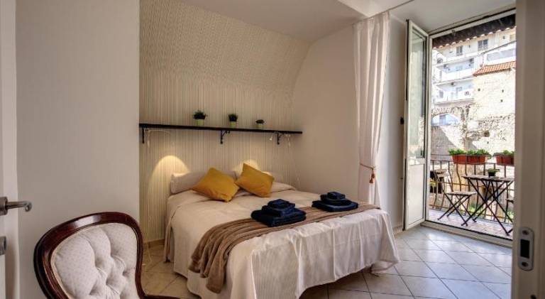 Lovely apartment | Close to Naples Cathedral | Pets are welcome — photo 2