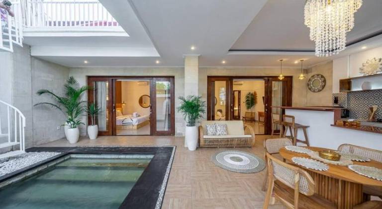 Ample villa with pool & hot tub | Pets allowed — photo 4