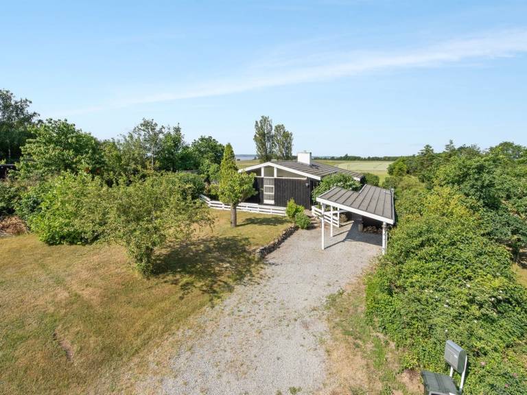 Child-friendly vacation home with grill, terrace & yard | Sea view | Dogs allowed — photo 3