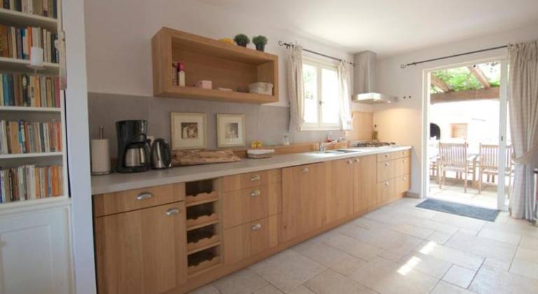 Villa with garden, patio & BBQ | Suitable for remote work — photo 3