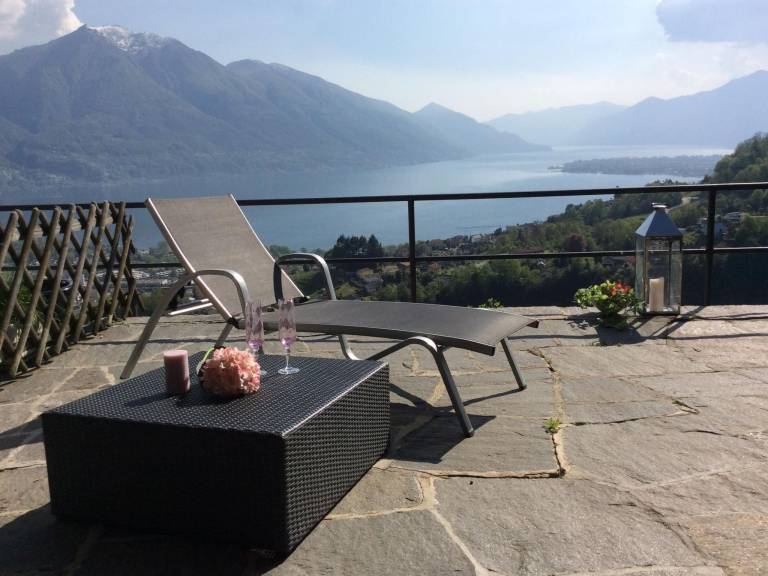 Ferienhaus mit Hund in Gordola, Tessin fuer max. 3 Personen