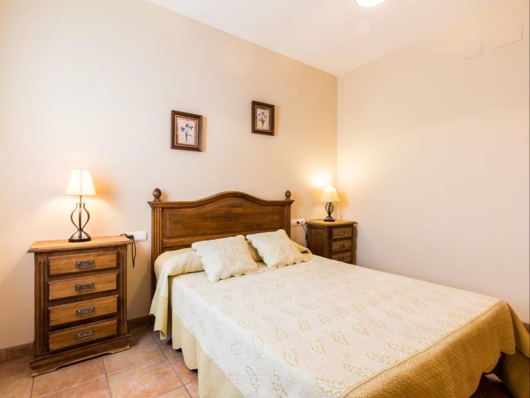 Wonderful cottage with patio, yard & private pool | Pets allowed — photo 3