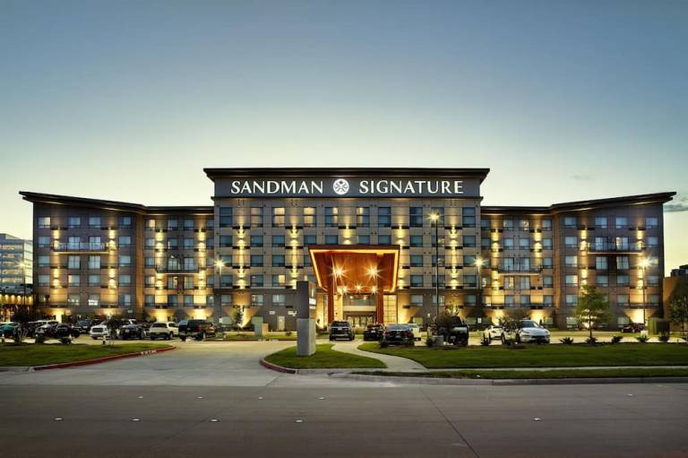 Sandman Signature Plano Frisco Hotel