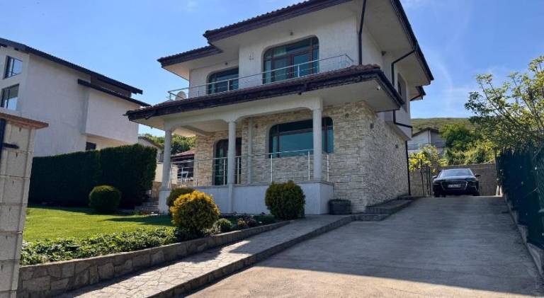Pleasant villa with pool — photo 5
