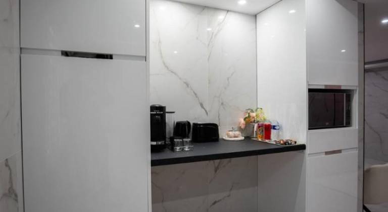 Beautiful Skyline Suite 30 minutes from Paris! — photo 3