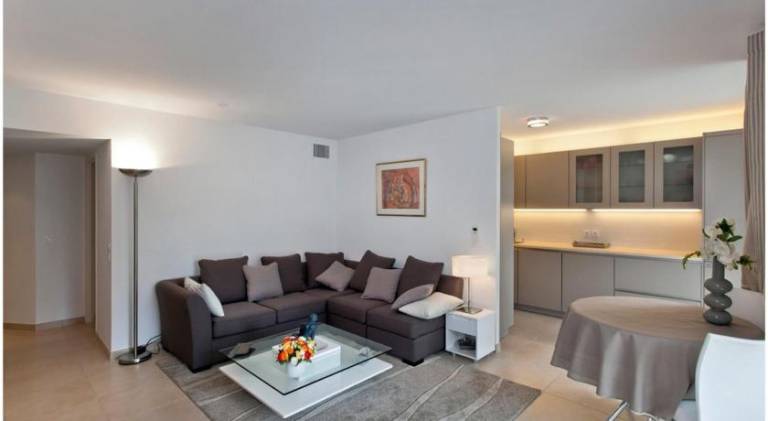 Holiday apartment with terrace in Cannes