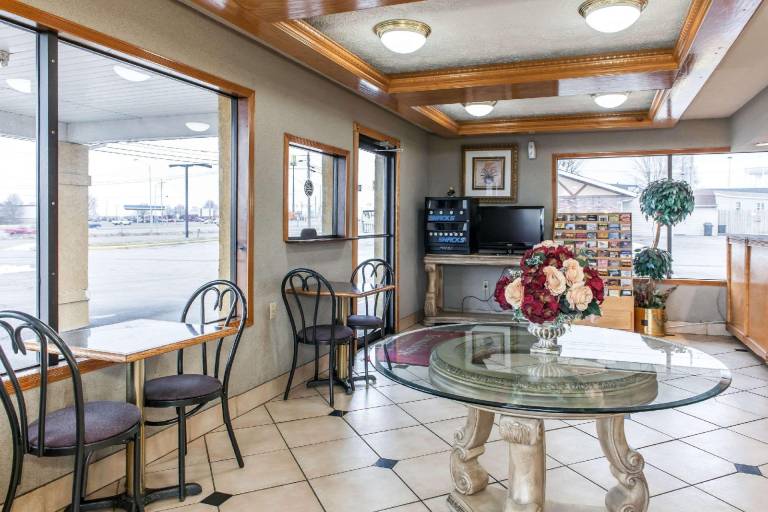 Econo Lodge Seymour — photo 3