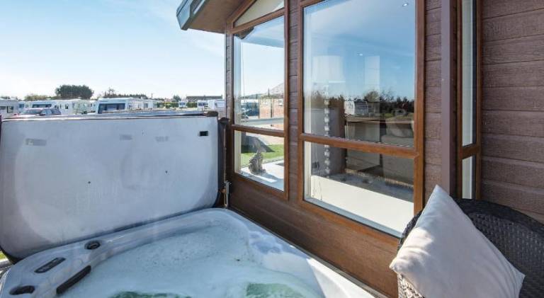 Vacation home with hot tub | Pets are welcome — photo 5