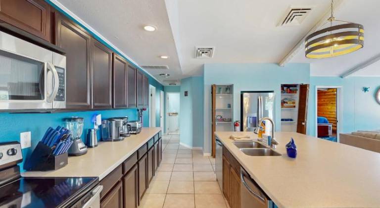 Vacation home with pool & jacuzzi | Close to the beach | Pet-friendly — photo 3