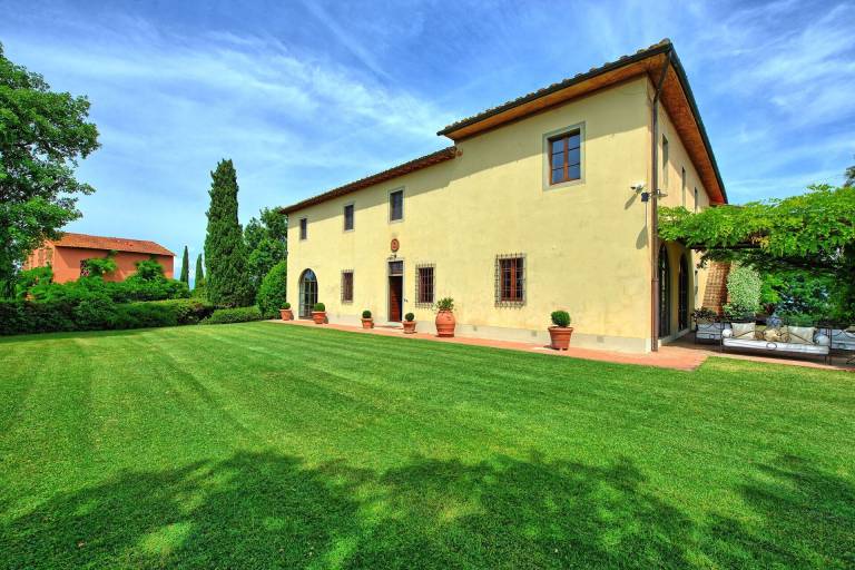 Family-friendly villa with garden, private pool & BBQ | Pets are welcome — photo 3