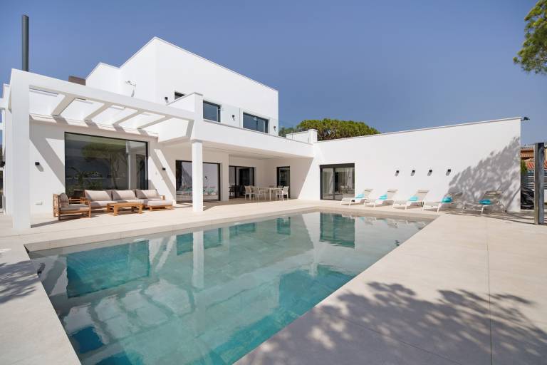 Fully equipped charming villa with terrace, private pool & garden | Pet-friendly — photo 2