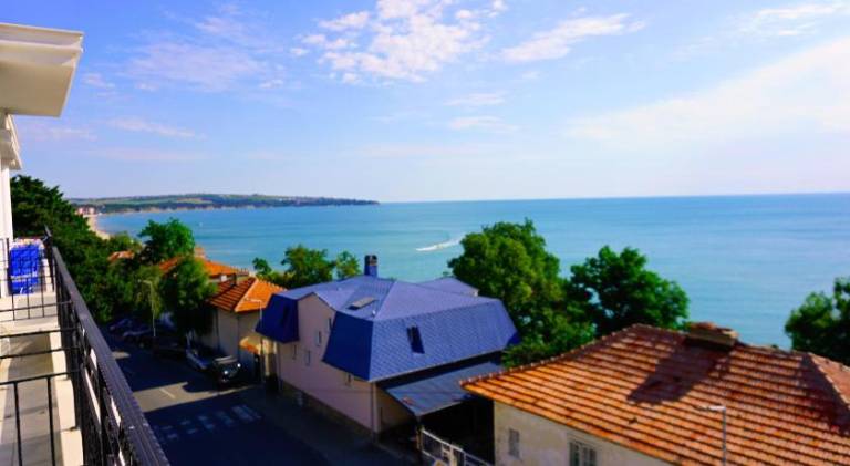 Holiday apartment with terrace — photo 4