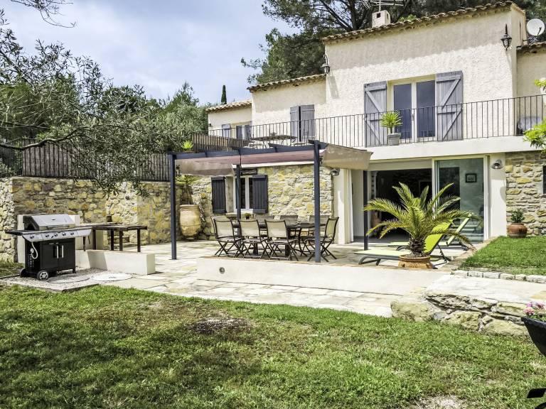 Fully equipped holiday apartment with patio, private pool & yard | Pet-friendly — photo 4