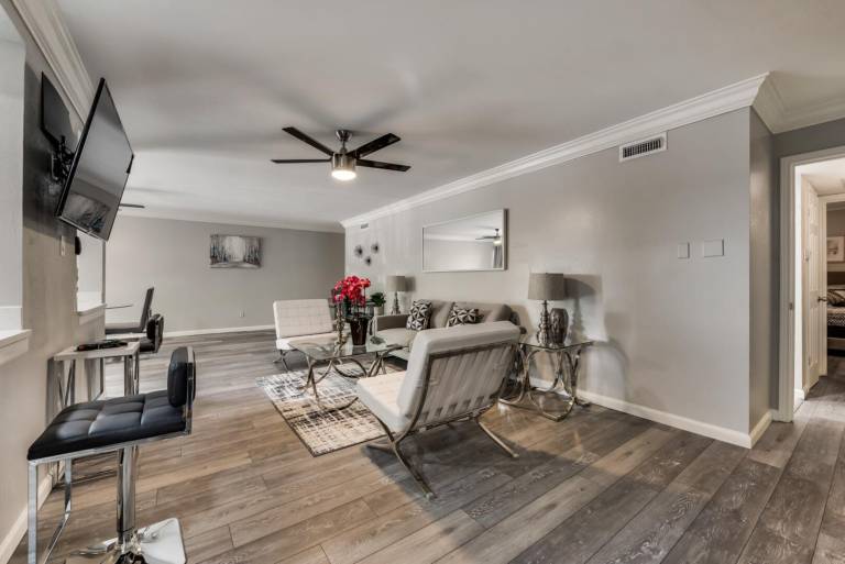 Rental apartment with pool in Arlington, TX