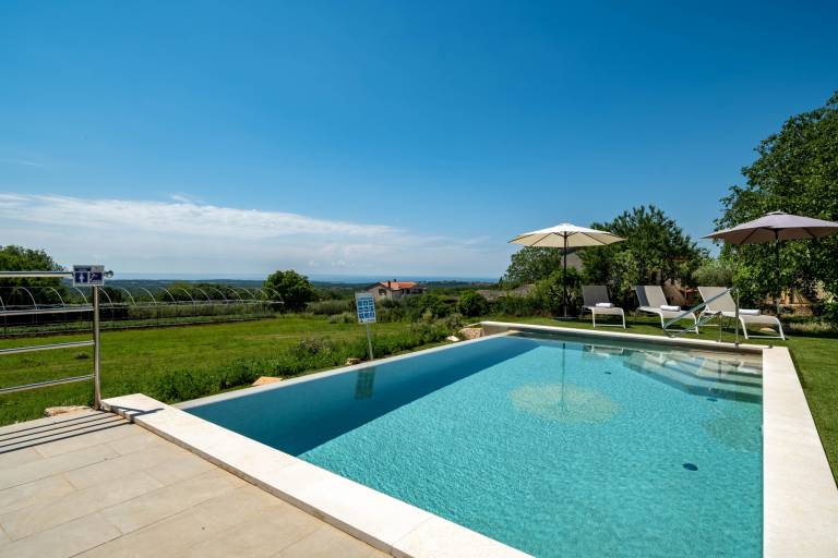 Rental apartment with grill, patio & pool | Sea view — photo 2