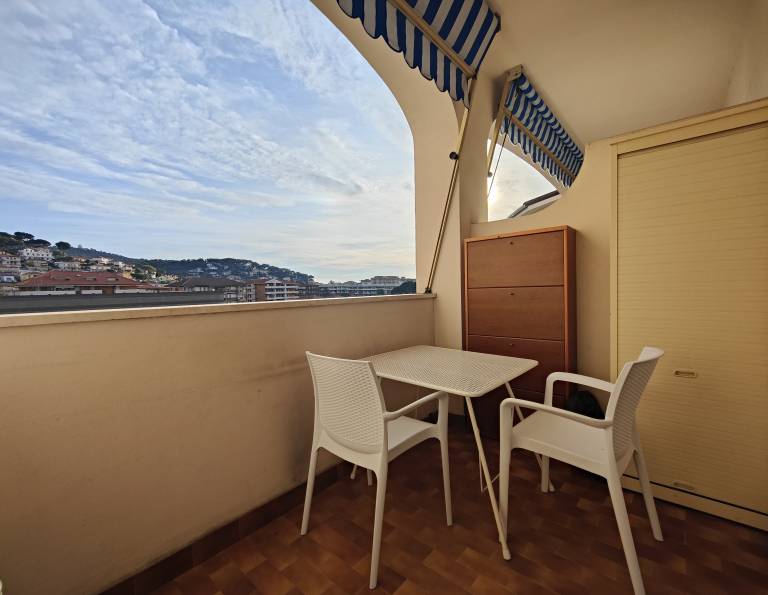Family-oriented charming apartment with patio & pool | Pet-friendly — photo 2