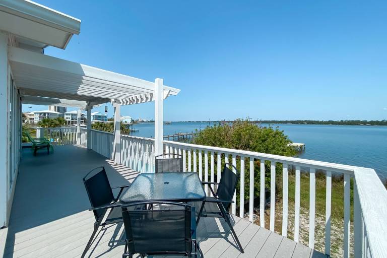 House with private pool & barbeque | Water view — photo 4