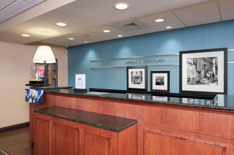 Hampton Inn & Suites Grand Rapids-Airport 28th Street — photo 5