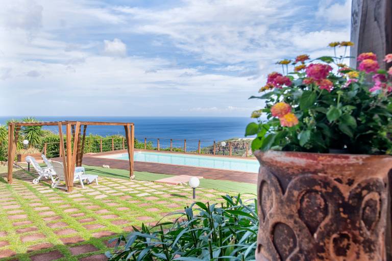 Villa 'Patrizia' with Sea View, Wi-Fi and Air Conditioning in Castelsardo