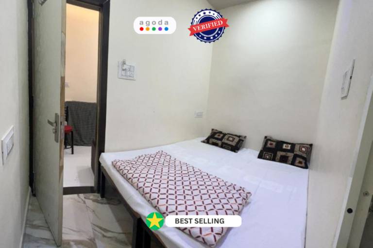 Goroomgo Hotel Winter Ujjain in Indore