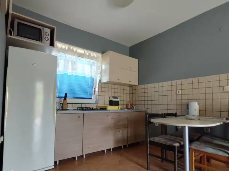 Apartment with barbeque, patio & garden — photo 3