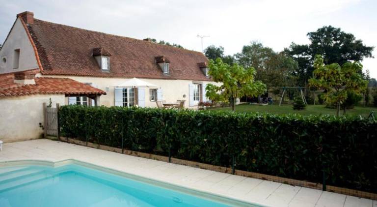 Spacious vacation home with pool | Pet-friendly in Bressuire