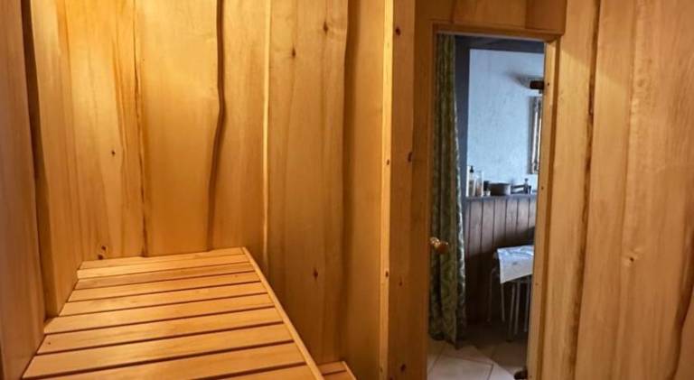 House with jacuzzi — photo 5