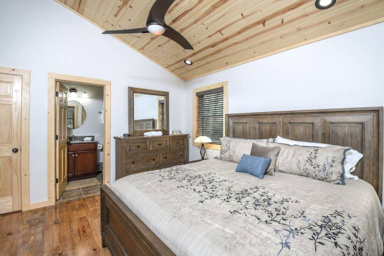 Cabin McHenry
