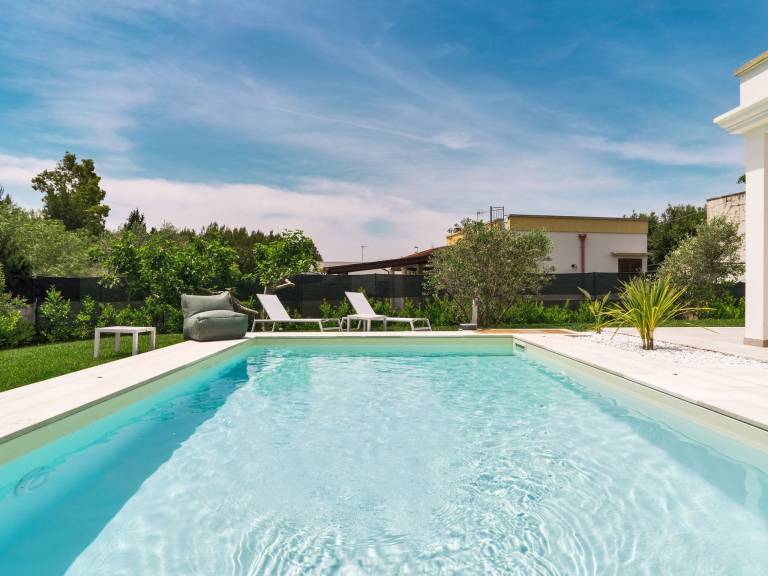 Vacation home with BBQ, yard & terrace — photo 5