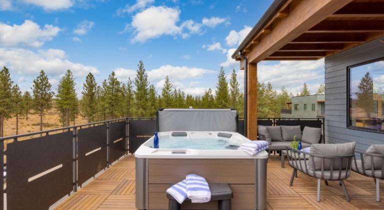 Vacation home with hot tub & BBQ — photo 4