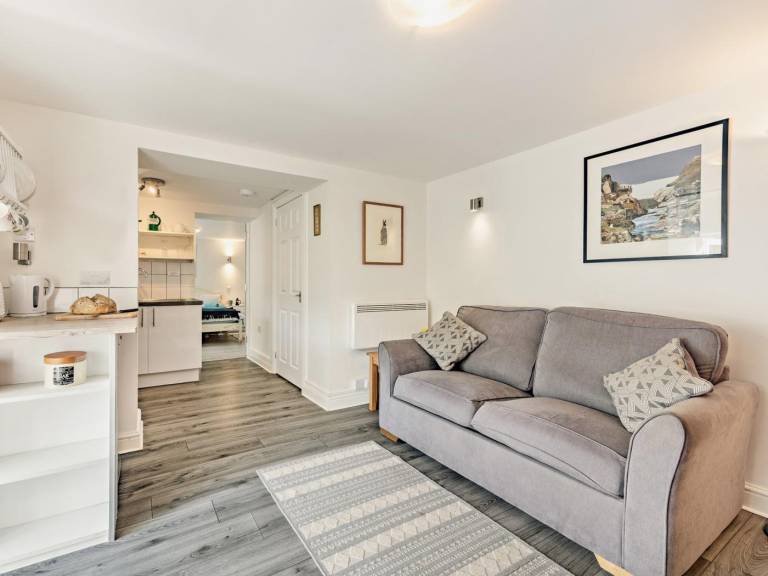 Apartment with yard | Water view — photo 4