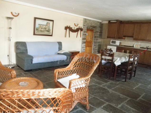 Charming cottage with garden & patio | Garden view | Dogs allowed — photo 5