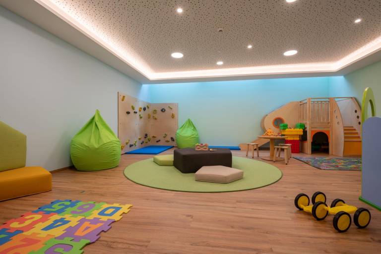 Children-friendly ample rental apartment with patio & pool | Pets are welcome — photo 4
