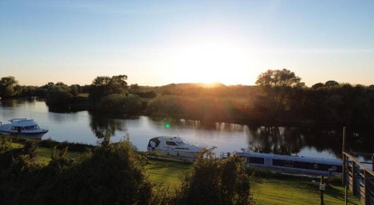 By The River Severn - Caravan 6 - Severnside Boat and Caravan Park — photo 5