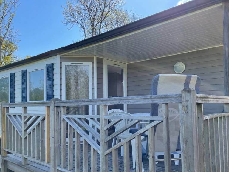 Family-friendly mobile home with pool & patio | Pets are welcome — photo 4