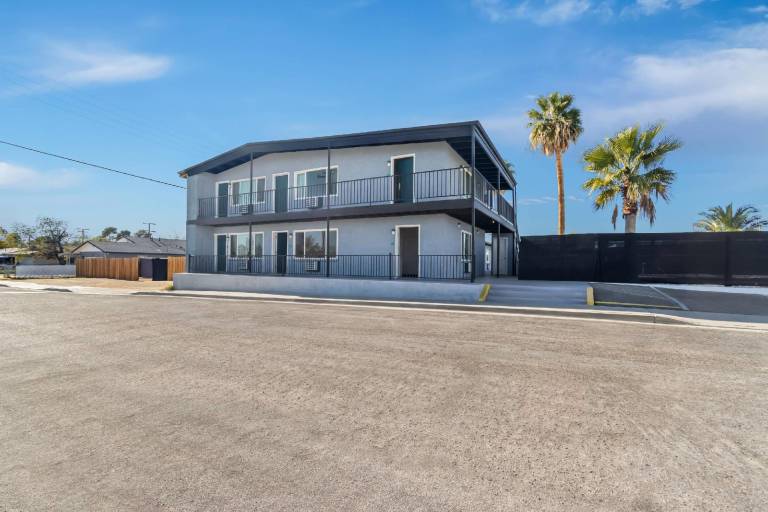 Suburban Studios Ridgecrest near China Lake Naval Station — photo 3