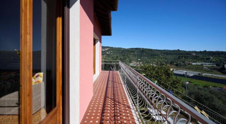 Rental apartment with terrace — photo 3
