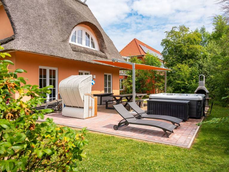Vacation home with private pool, terrace & garden — photo 2