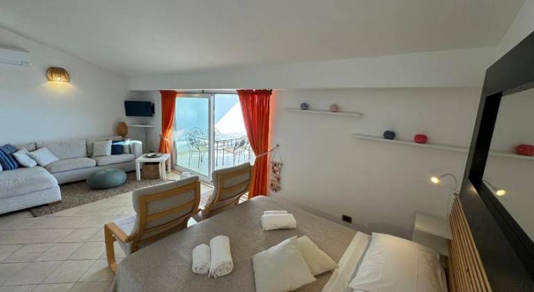 Apartment with terrace — photo 2