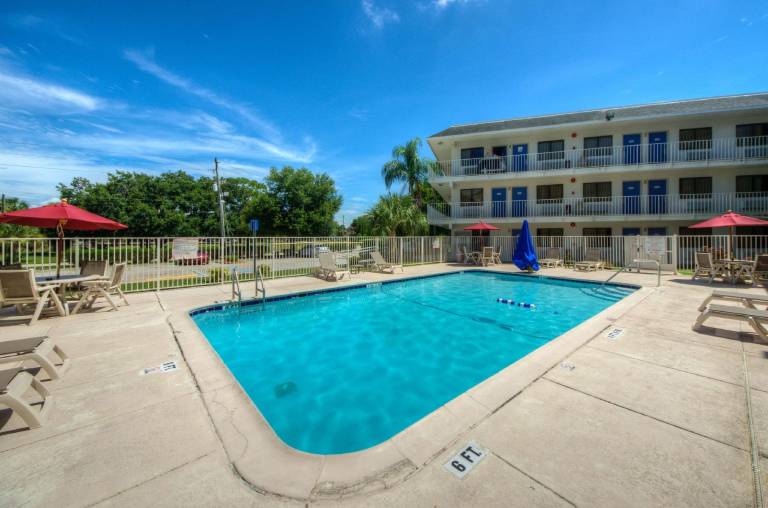 Motel 6 Bradenton, FL — photo 2