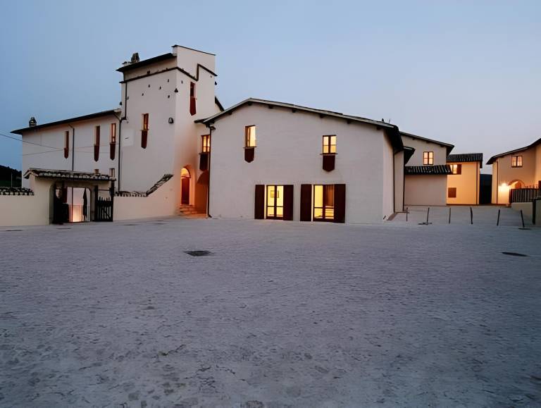 Farm with pool, barbecue & terrace in Spoleto
