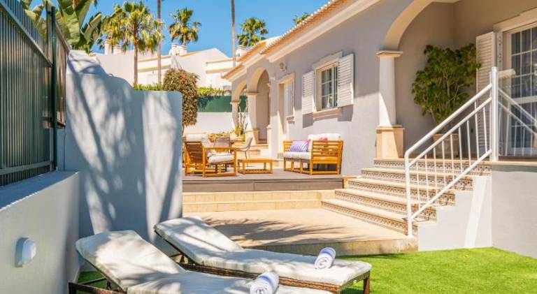 Villa with pool — photo 5