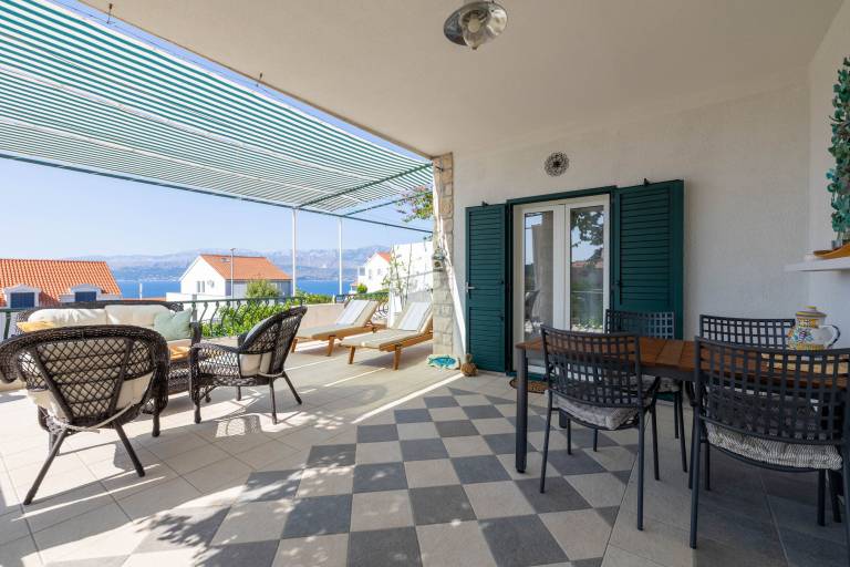 Rental apartment with terrace & barbecue | Sea view in Postira