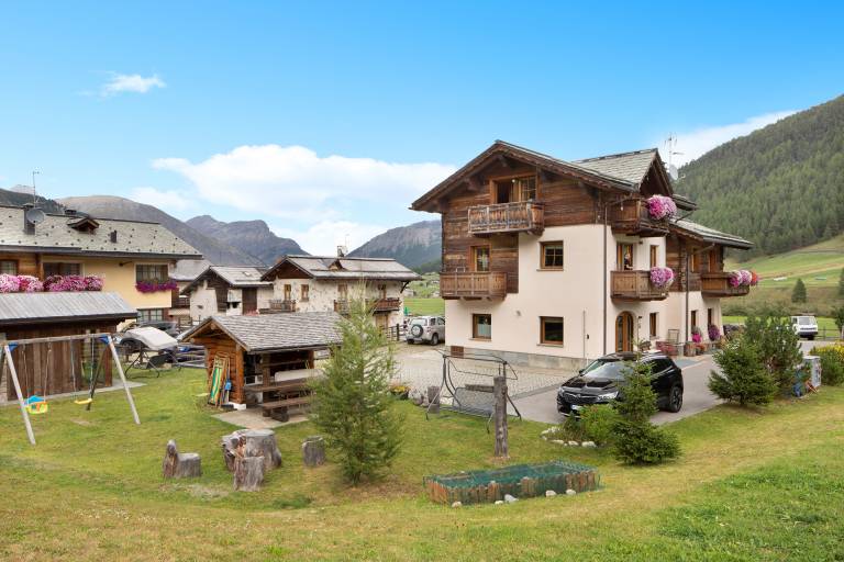 Apartment 'Sole Chalet Martina' with Mountain View, Garden & Wi-Fi in Livigno