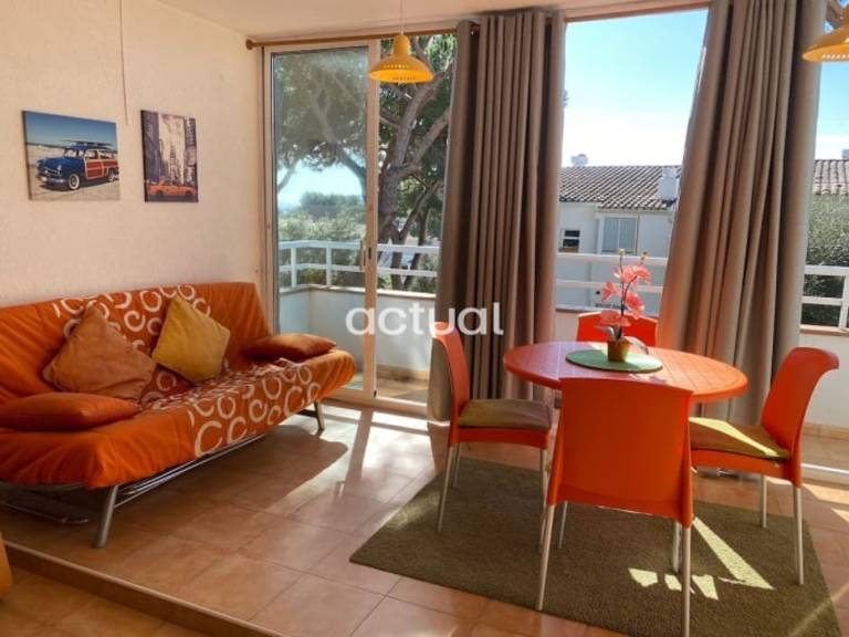 Holiday apartment with yard & pool — photo 2