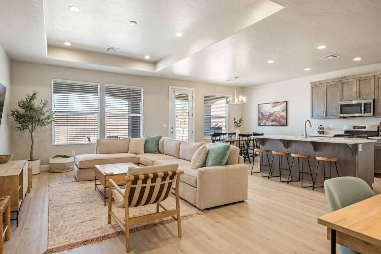 Vacation home with barbecue, hot tub & pool — photo 4