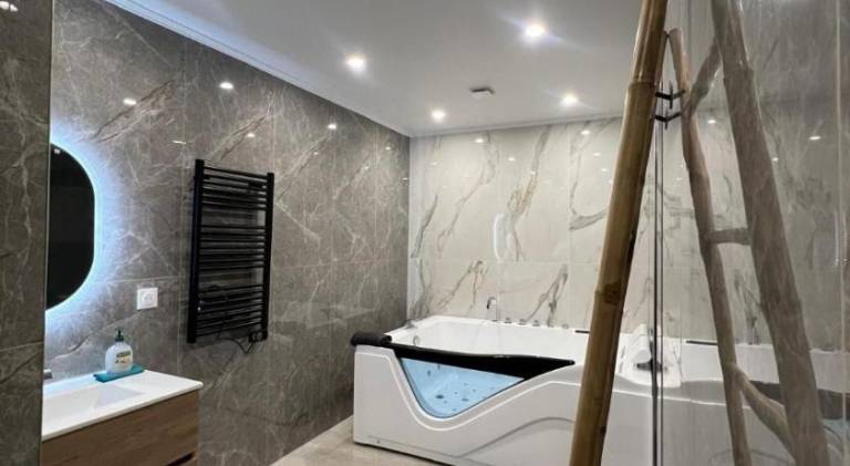 Holiday apartment with jacuzzi — photo 2