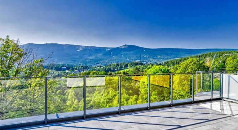 Apartment with sauna, jacuzzi & pool in Szklarska Poreba