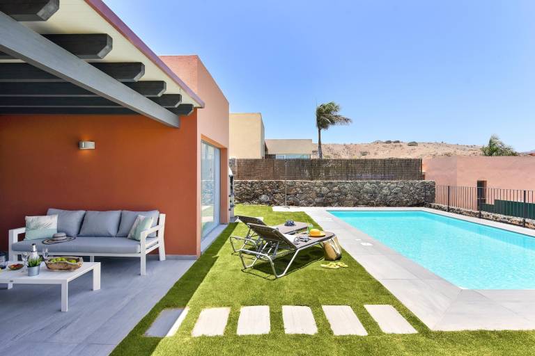 Villa with BBQ, private pool & patio — photo 2